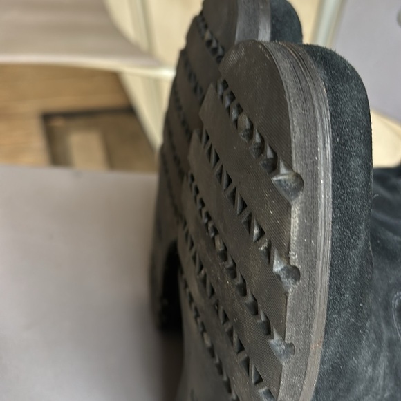 Ugg Australia women’s black wedge boots - Picture 8 of 13